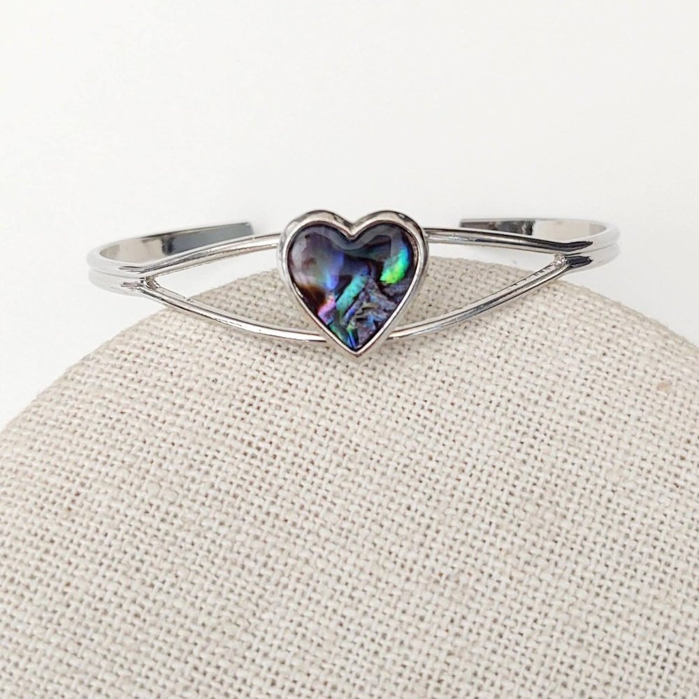 Silver abalone shell heart cuff bracelet - Picture 9 of 10